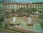 piazza.jpg (13268 bytes)